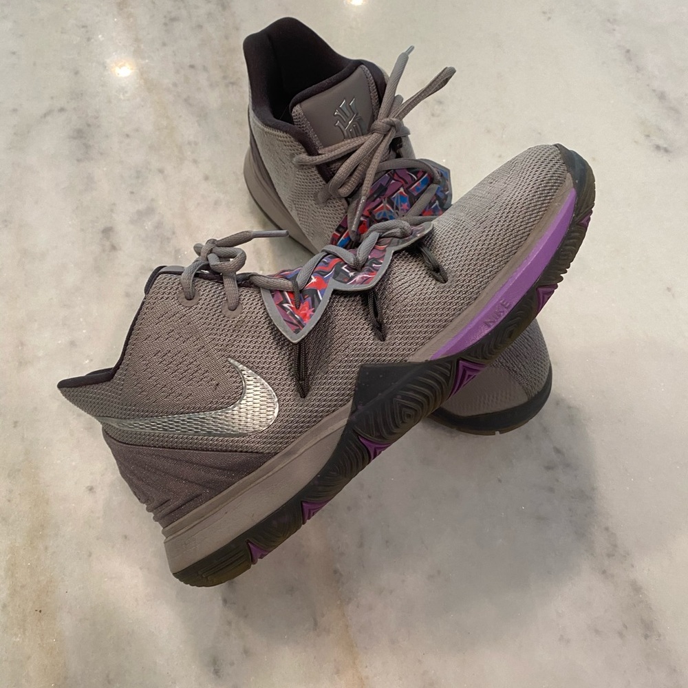 KYRIE 5 Grade School Shoes